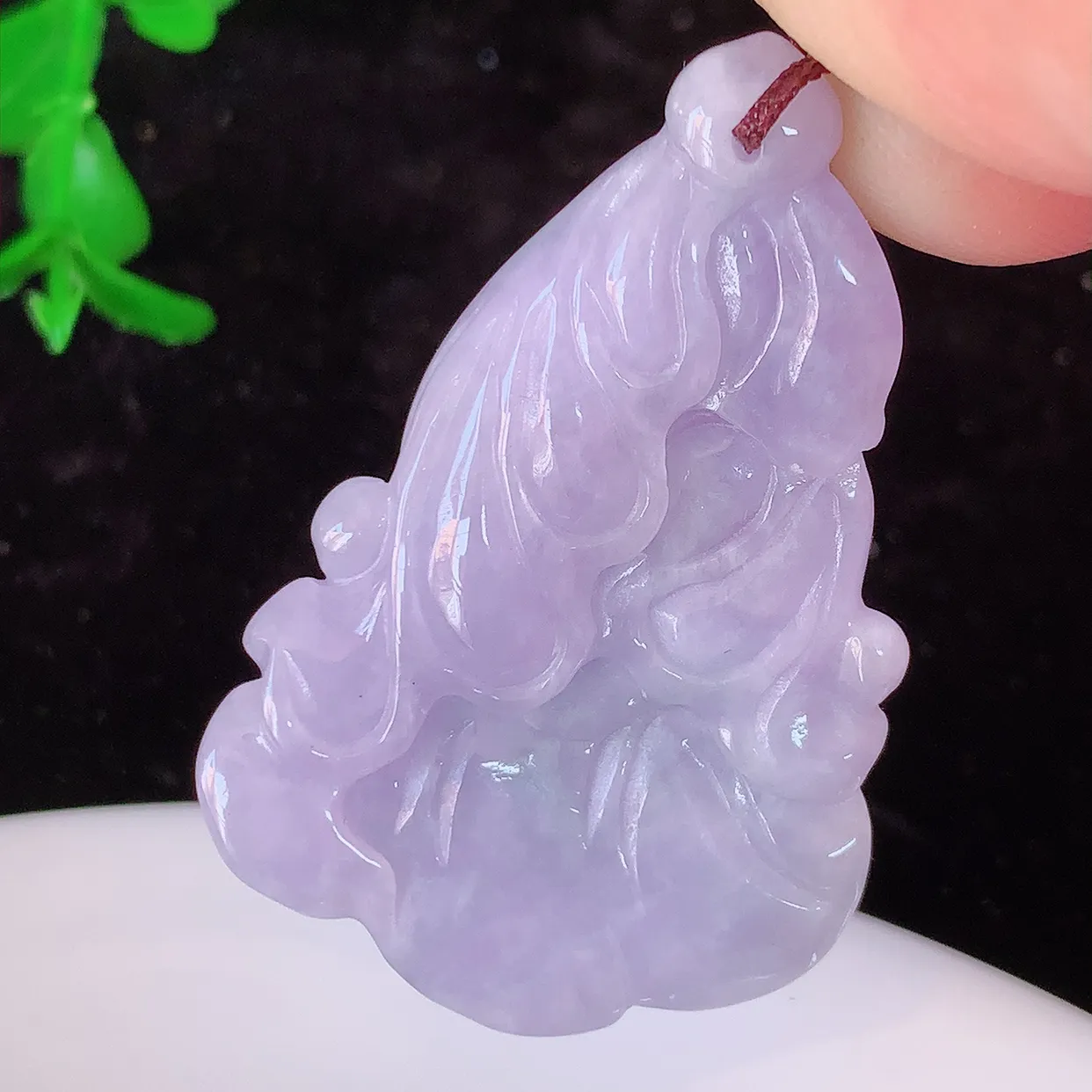 自然光实拍，冰润紫罗兰翡翠招百财白菜吊坠，百财聚来，财源滚滚，色泽鲜艳，精工水润的白菜，性价比高！#57.26