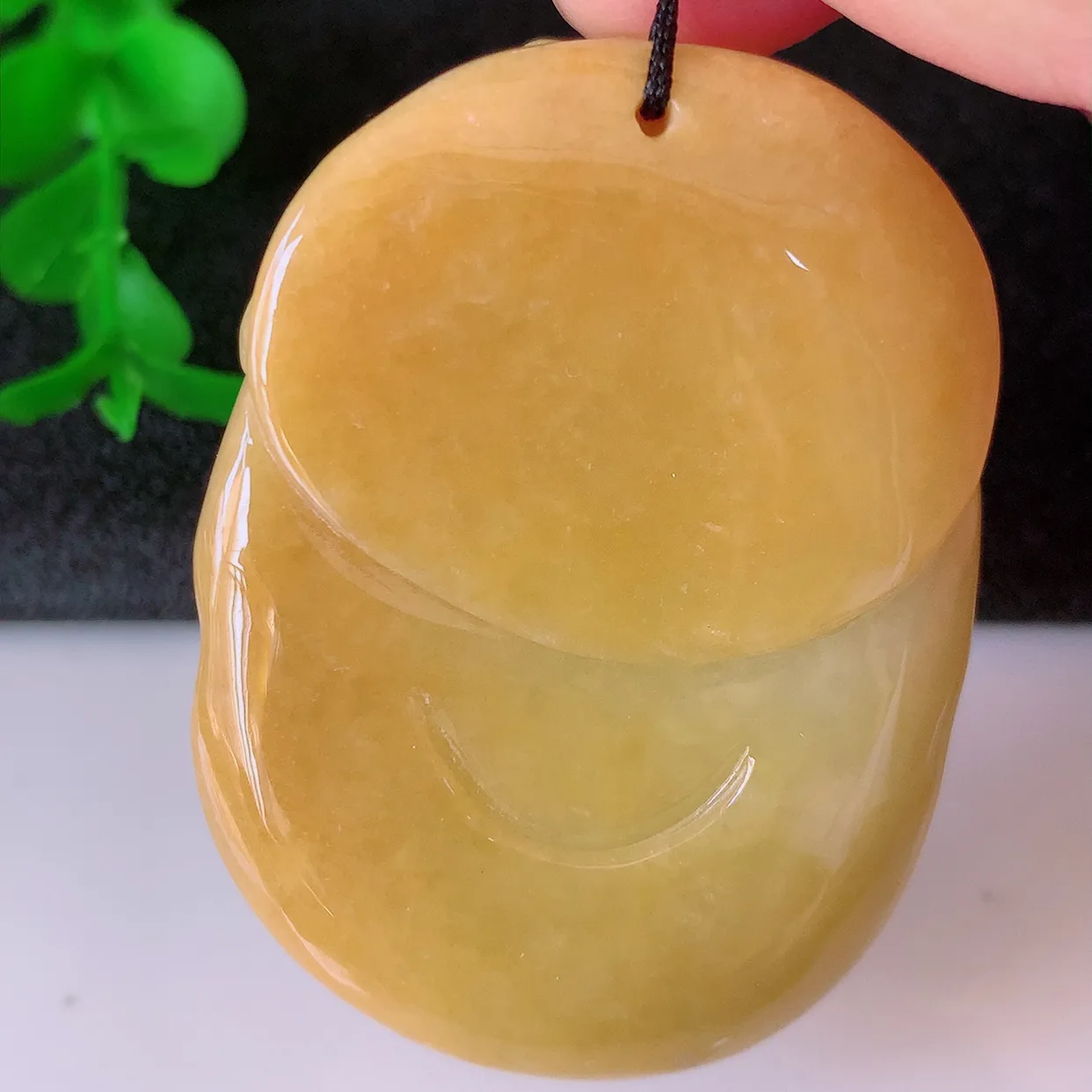 自然光实拍，冰润黄翡双彩翡翠财神爷吊坠，翡翠招财财神爷，财神到你家里来，年年月月发大财， 形态极为讨喜，佩戴效果招财迷人#41.26