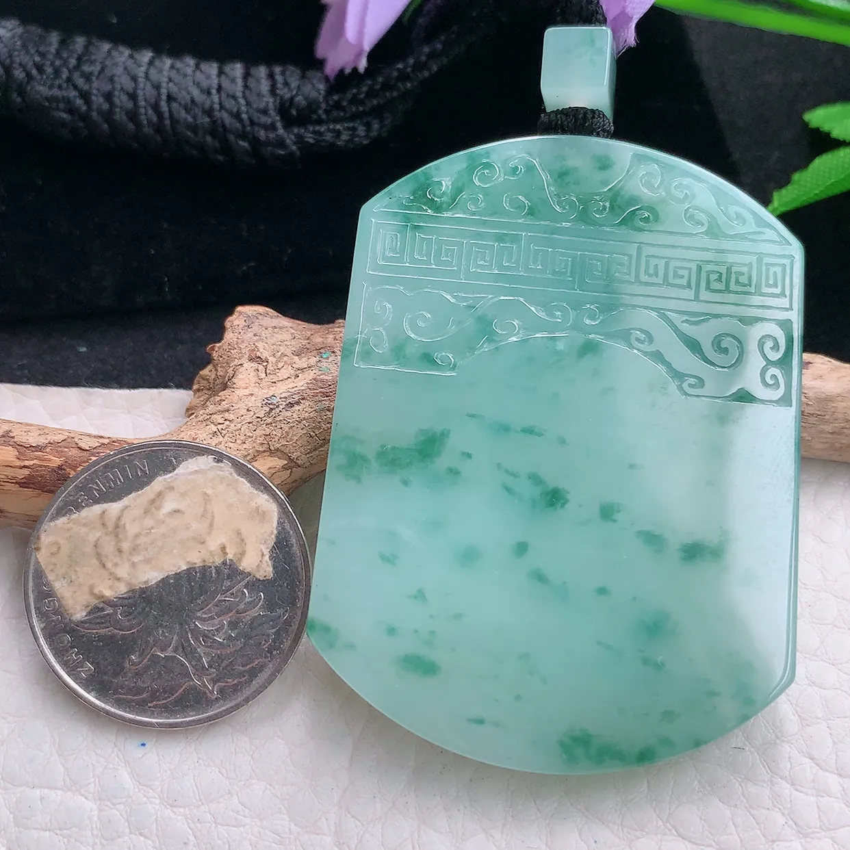 yl自然光53.8*41*5.8天然缅甸翡翠怀古雕飘花平安无事牌玉吊坠