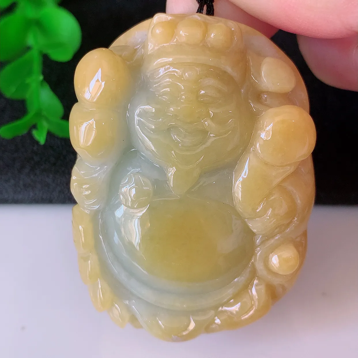 自然光实拍，冰润黄翡双彩翡翠财神爷吊坠，翡翠招财财神爷，财神到你家里来，年年月月发大财， 形态极为讨喜，佩戴效果招财迷人#41.26