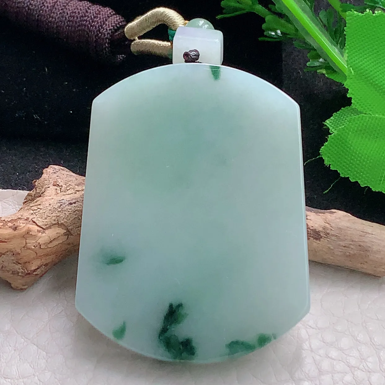 zen53.5*40.8*5.8自然光天然缅甸翡翠飘花平安无事牌玉吊坠 毛衣坠