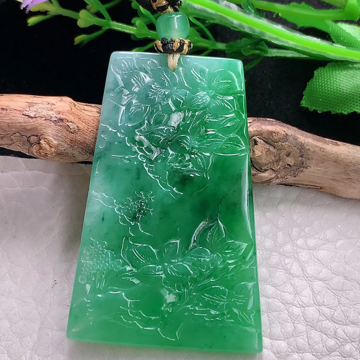 yl自然光53.6*34*6.2天然缅甸翡翠辣绿山水 大好河山玉吊坠