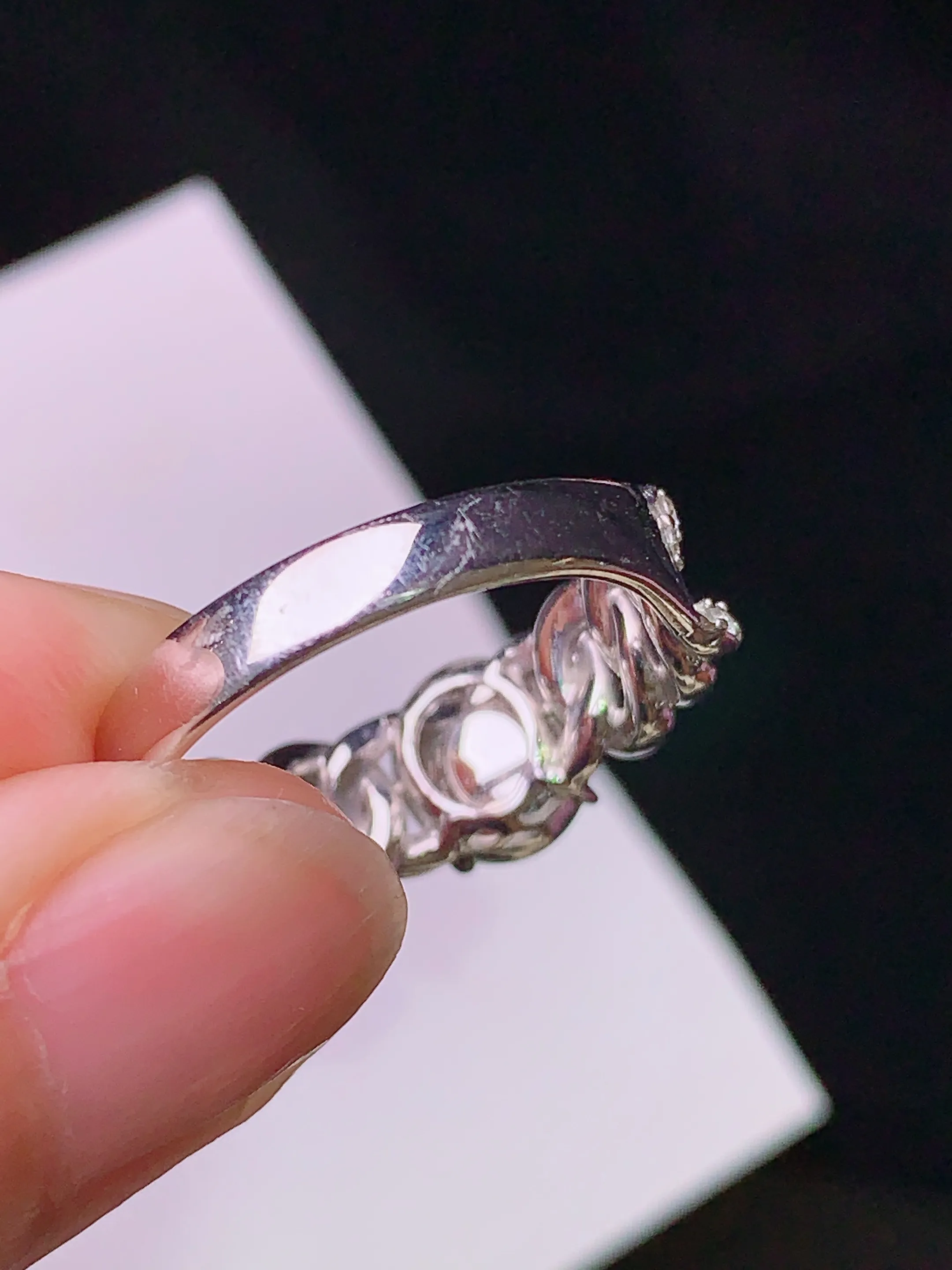 18k金钻镶嵌满绿蛋面戒指 玉质细腻 色泽艳丽 水润亮眼  圈口14 裸石尺寸7.5*6.5*3.5