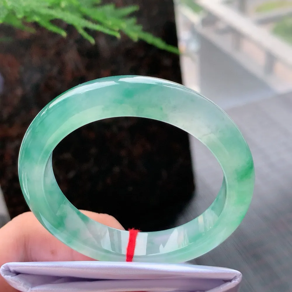 正圈冰玻飘花 无瑕 尺寸:53.1/12.1/8.5 起刚光