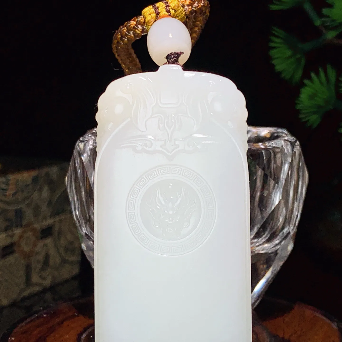 新疆和田玉且末糖吉祥如意平安无事牌挂件。尺寸68/34/11重68.2克 白度一级。玉质细腻油润 脂粉好，品质好。lt251030