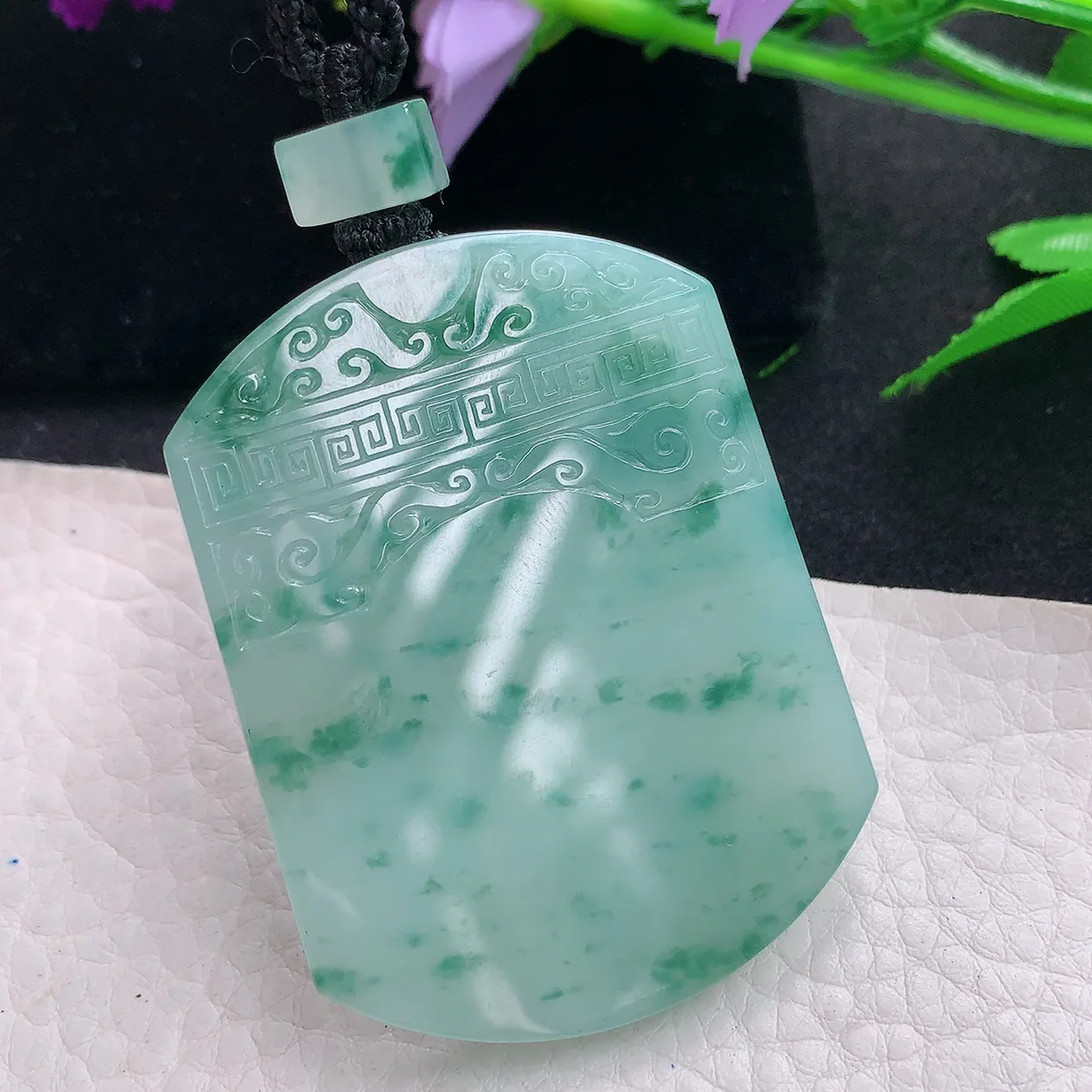 yl自然光53.8*41*5.8天然缅甸翡翠怀古雕飘花平安无事牌玉吊坠