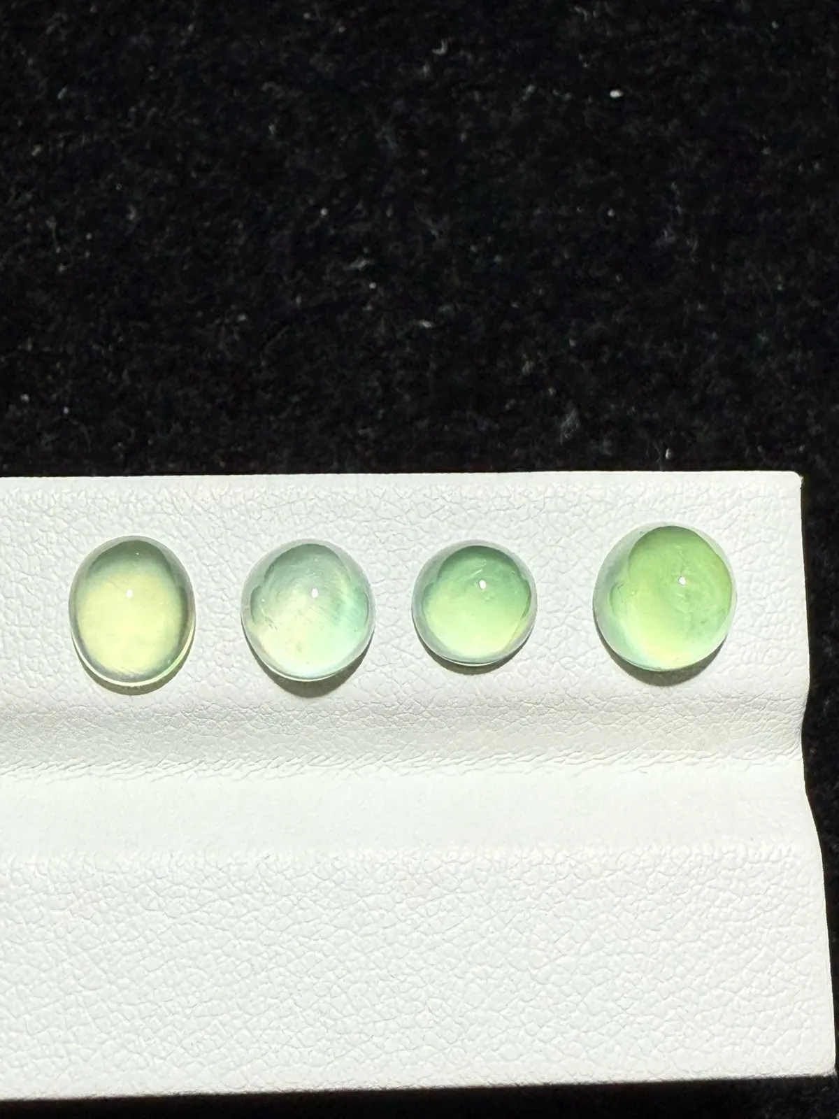 7.41ct天然葡萄石裸石，尺寸7.3*7.5*6mm，颜色美艳 ，微棉，冰透，起荧光