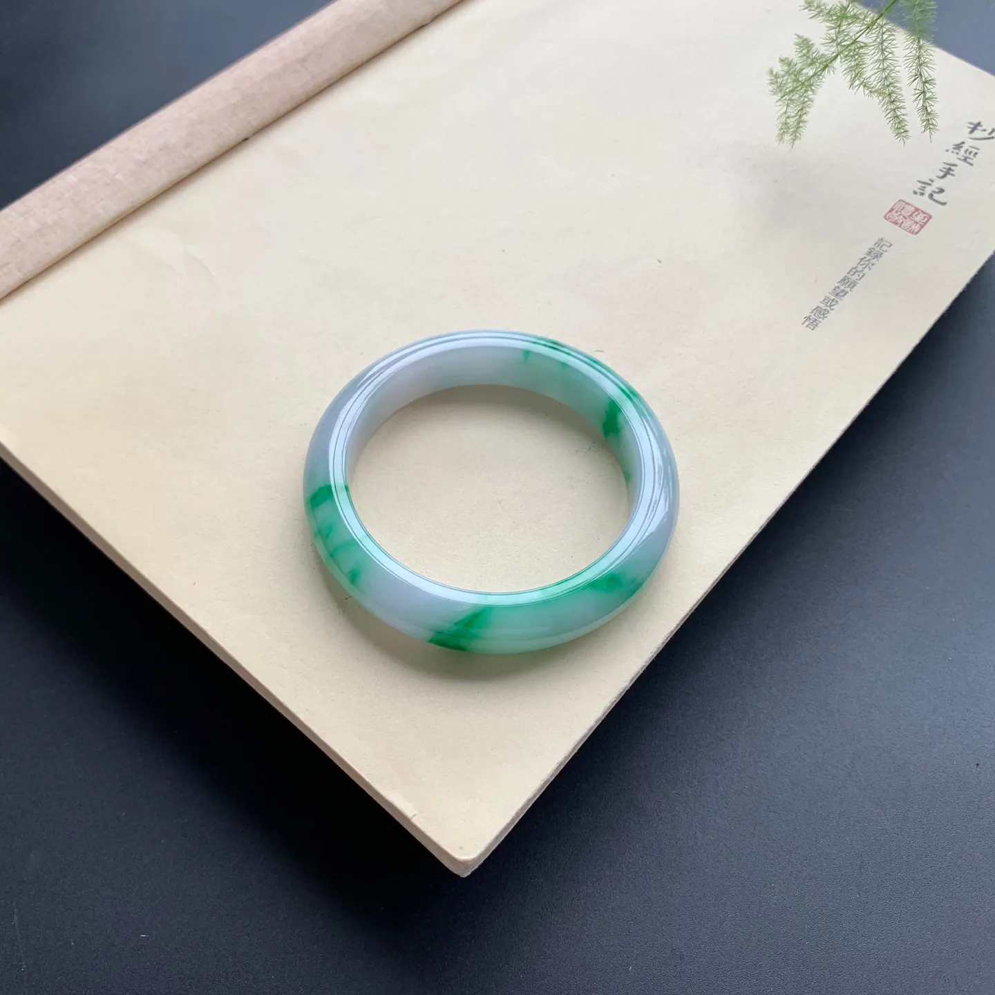 55.8圈口辣色正圈手镯 尺寸：55.8-12-9，无纹裂，细腻光滑，色辣靓丽