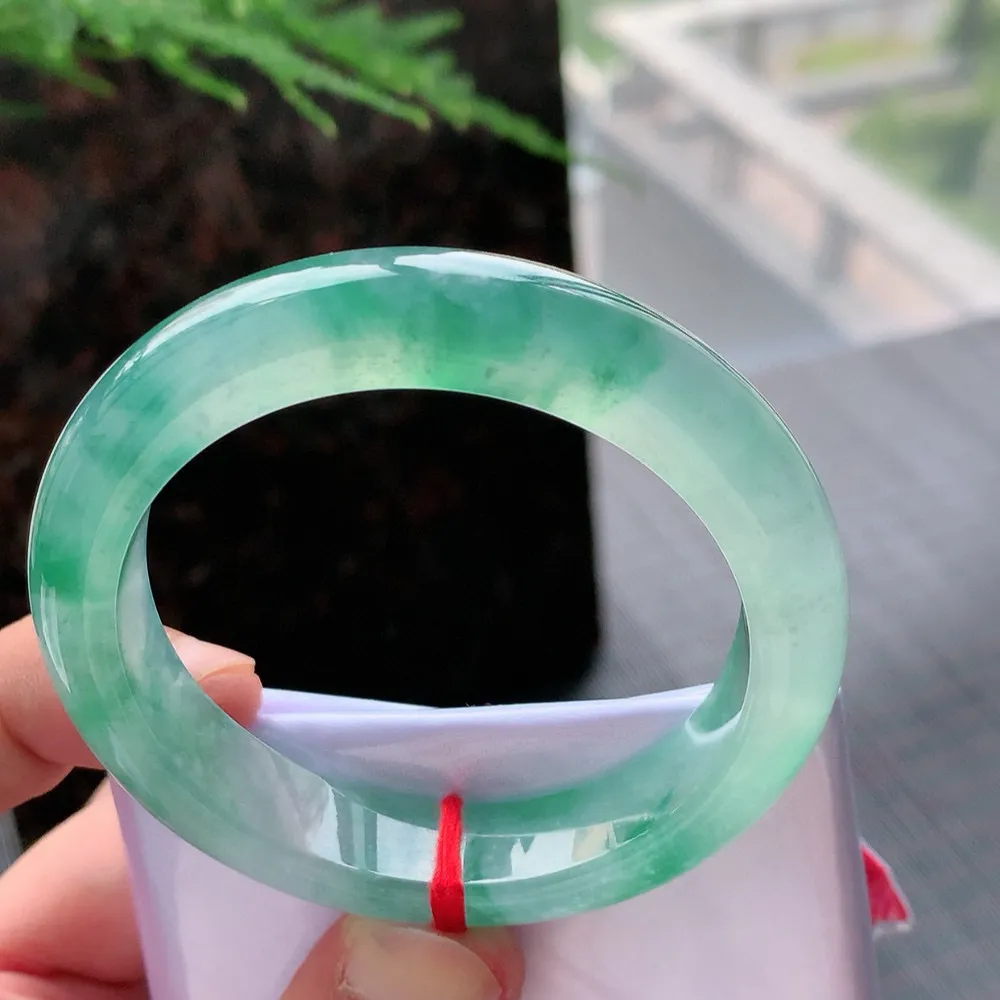 正圈冰玻飘花 无瑕 尺寸:53.1/12.1/8.5 起刚光