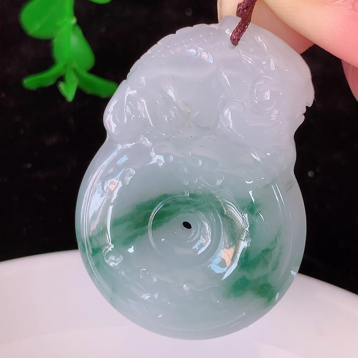 自然光实拍，冰飘花翡翠貔貅平安扣吊坠，翡翠平安扣，平安是福；冰透，很美的料子，平安扣佩戴优雅迷人！#57.26