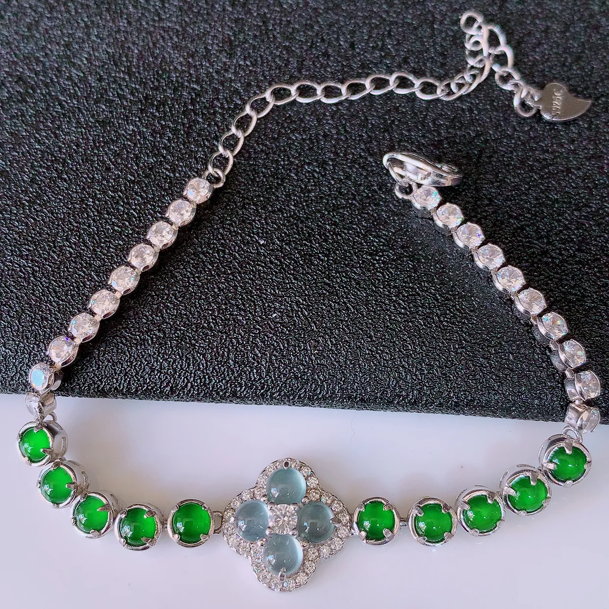 冰透满绿翡翠925银镶嵌手链，自然光实拍，翠色灵动，颜色漂亮，种老水足，品相佳，佩戴佳品！#97.2