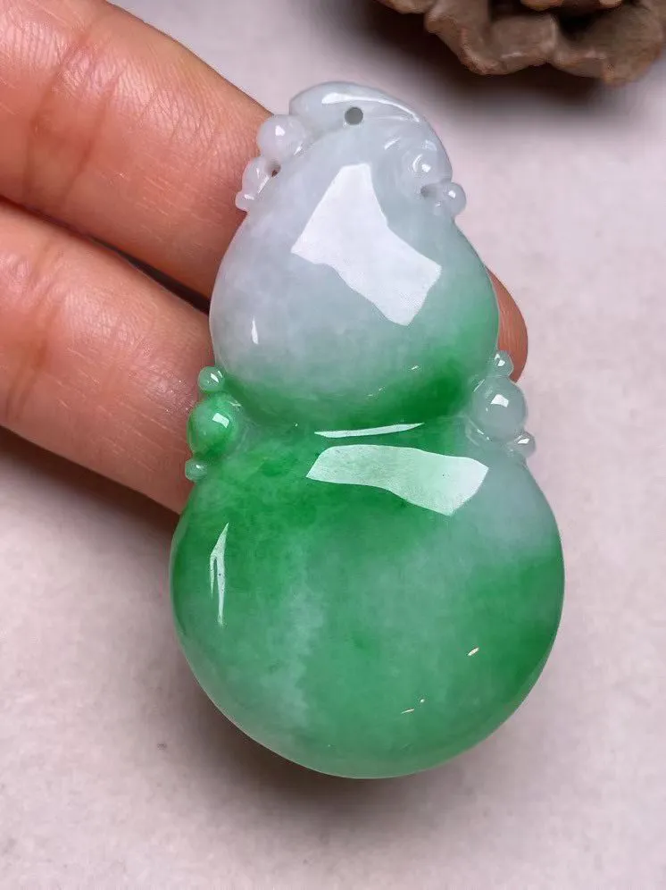 冰糯种飘绿【葫芦】吊坠，种水好，玉质细腻 ，卖相好