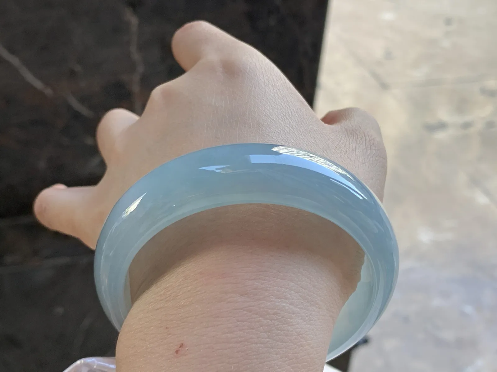 59-17.3-7.7

冰蓝宽版手镯^_^颜色好看清新