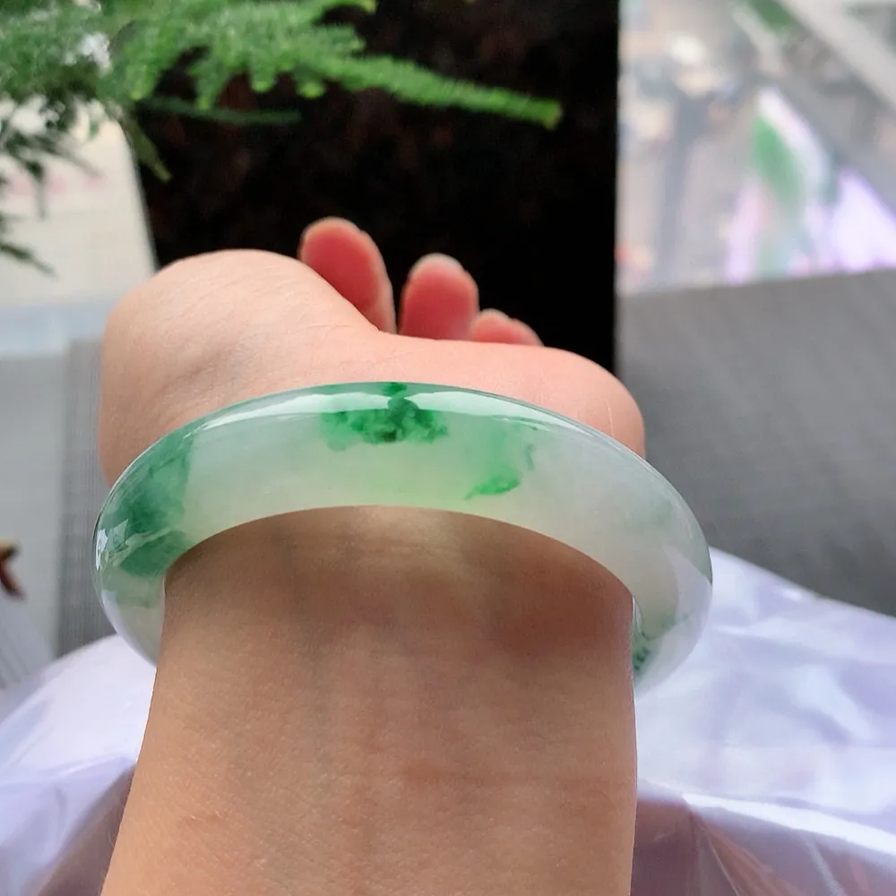 正圈高冰绿花 无瑕 尺寸:54.8/12.6/8.5花美 种水好