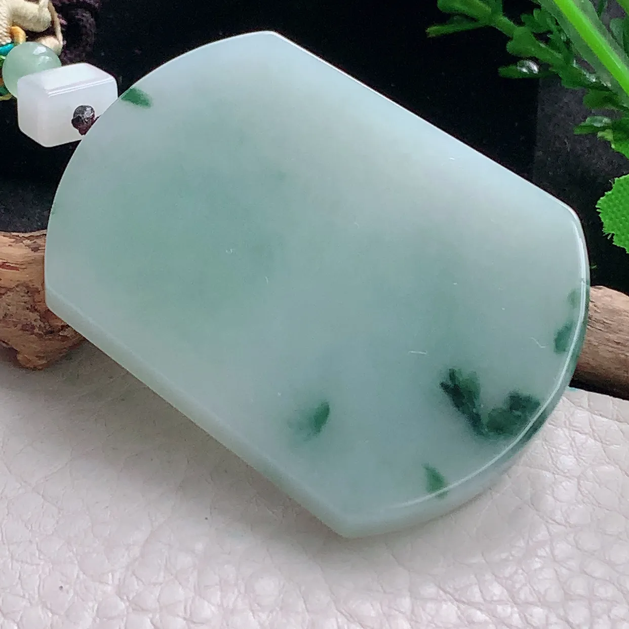 zen53.5*40.8*5.8自然光天然缅甸翡翠飘花平安无事牌玉吊坠 毛衣坠