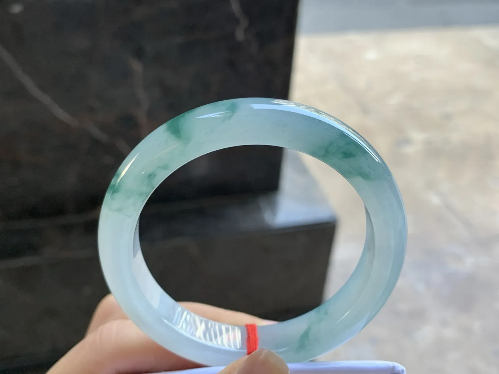 55-11.6-8.1

蓝花手镯^_^种水足冰透