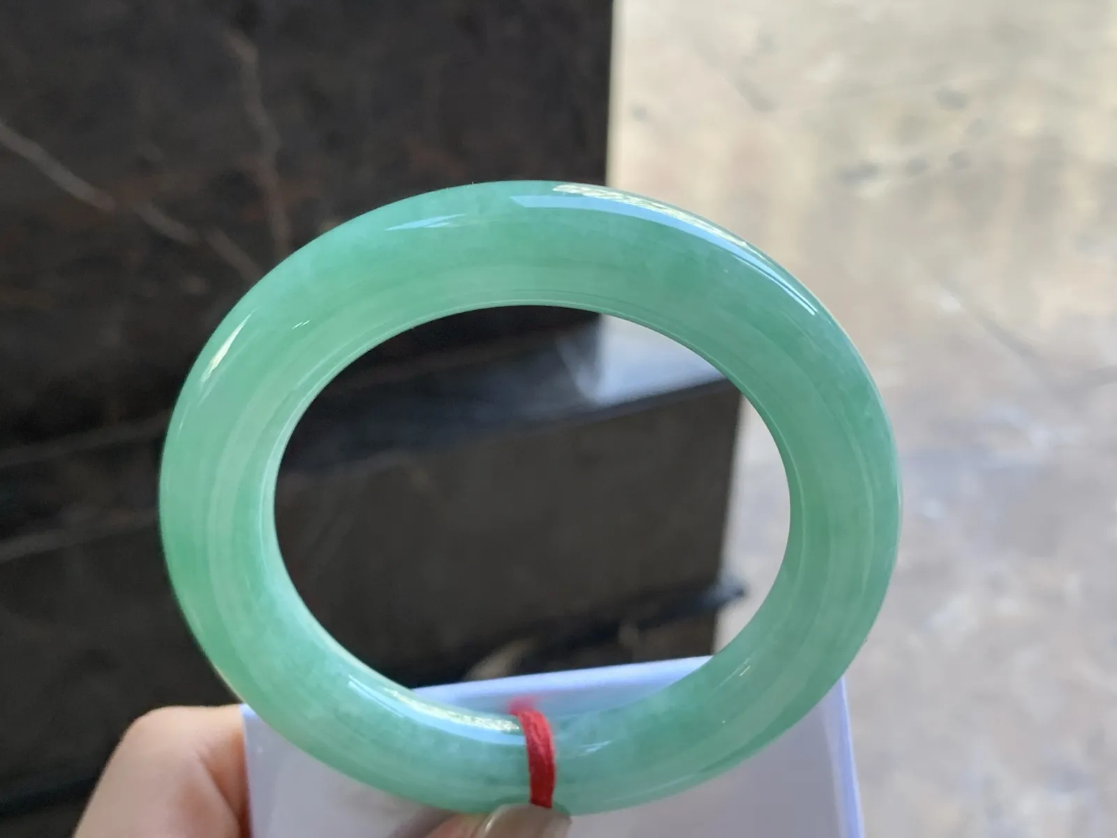 57-11.7

豆绿色圆条手镯^_^颜色均匀