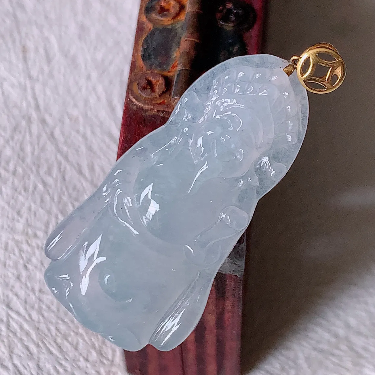 18k金镶嵌冰种翡翠财神爷吊坠，沁人心脾，精致典雅的设计，为佩戴者，增添色彩，送礼自留都是佳品选择！#1.26
