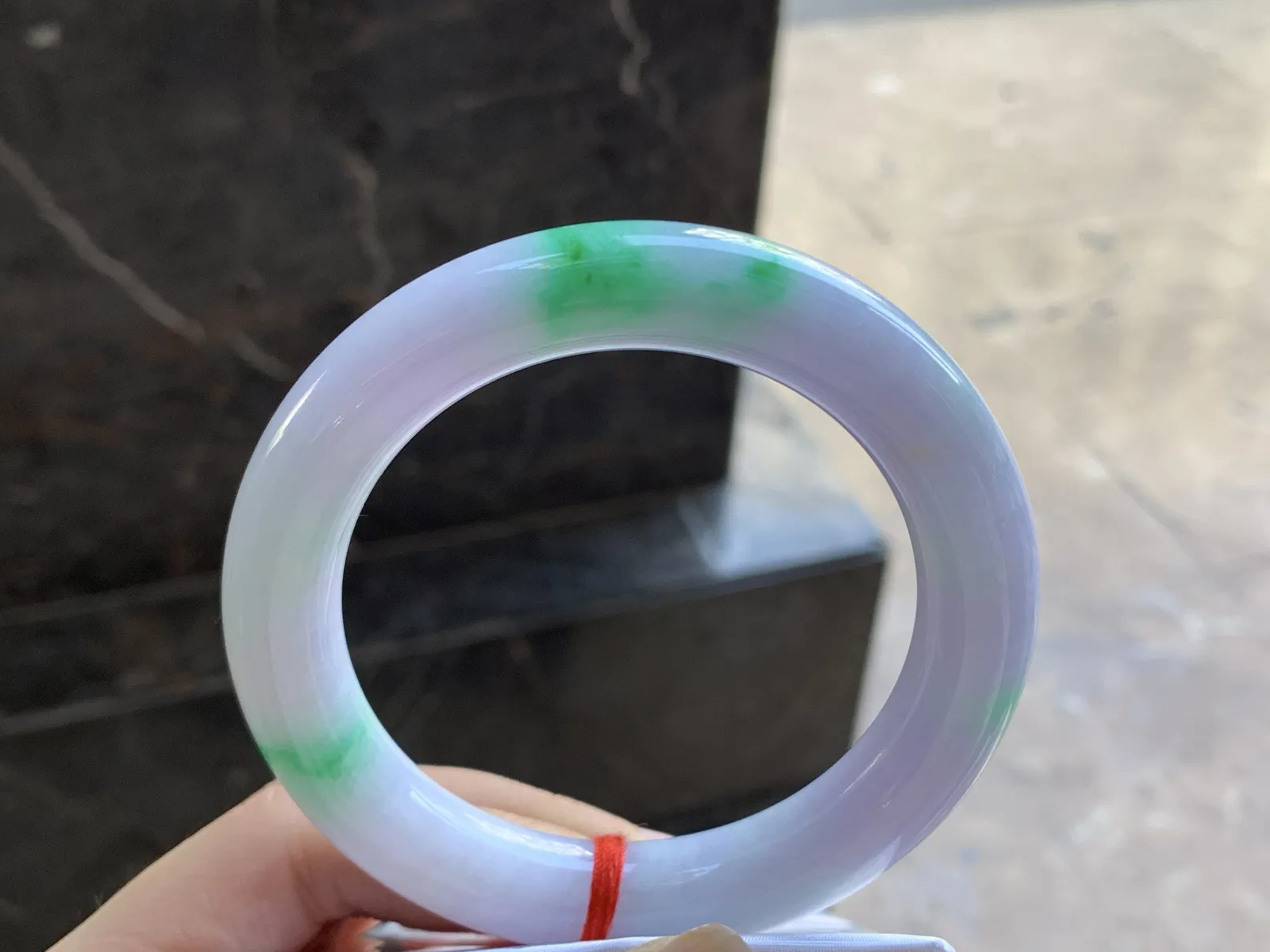 58-11.8

春带彩圆条手镯^_^鲜艳 玉质温润