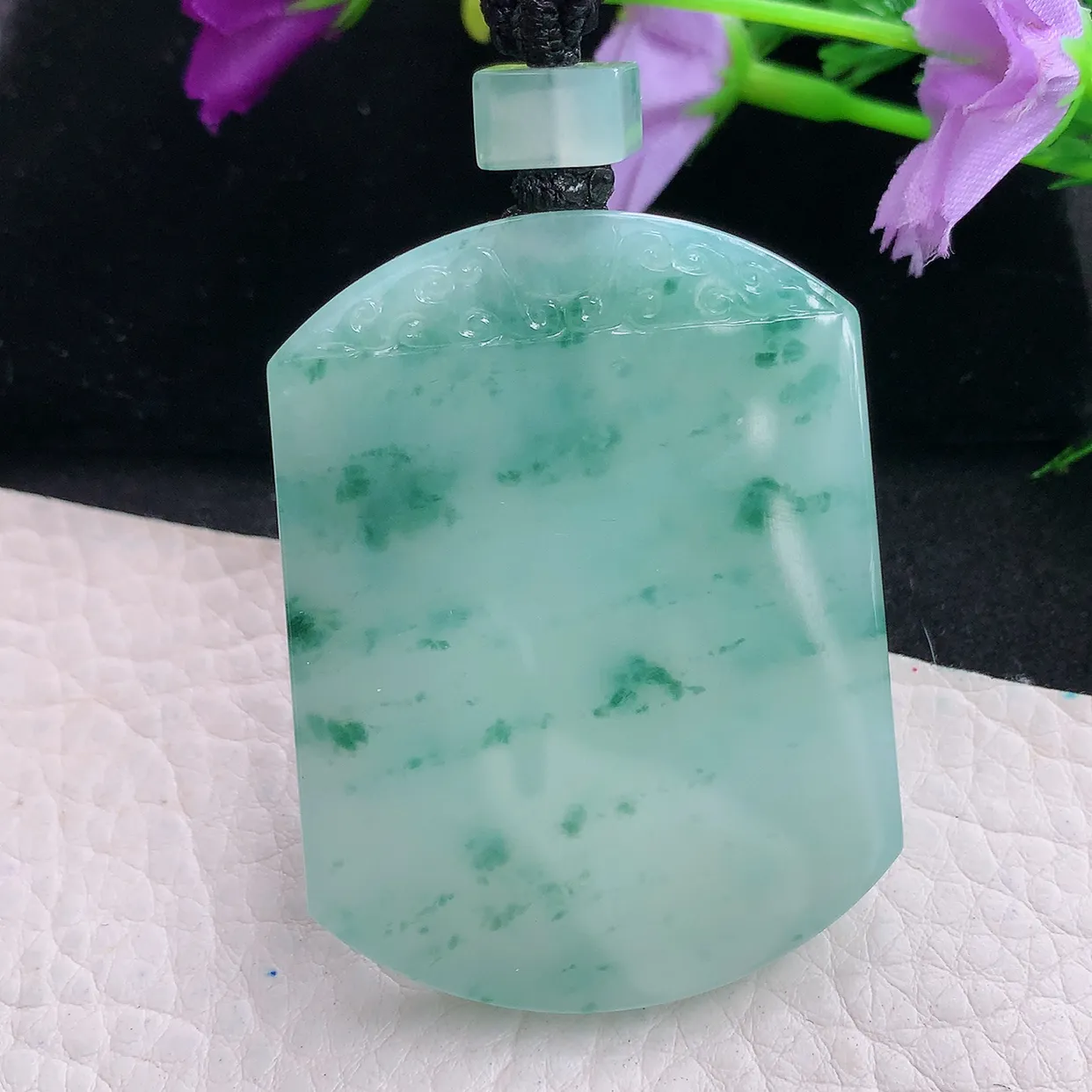 yl自然光53.8*41*5.8天然缅甸翡翠怀古雕飘花平安无事牌玉吊坠