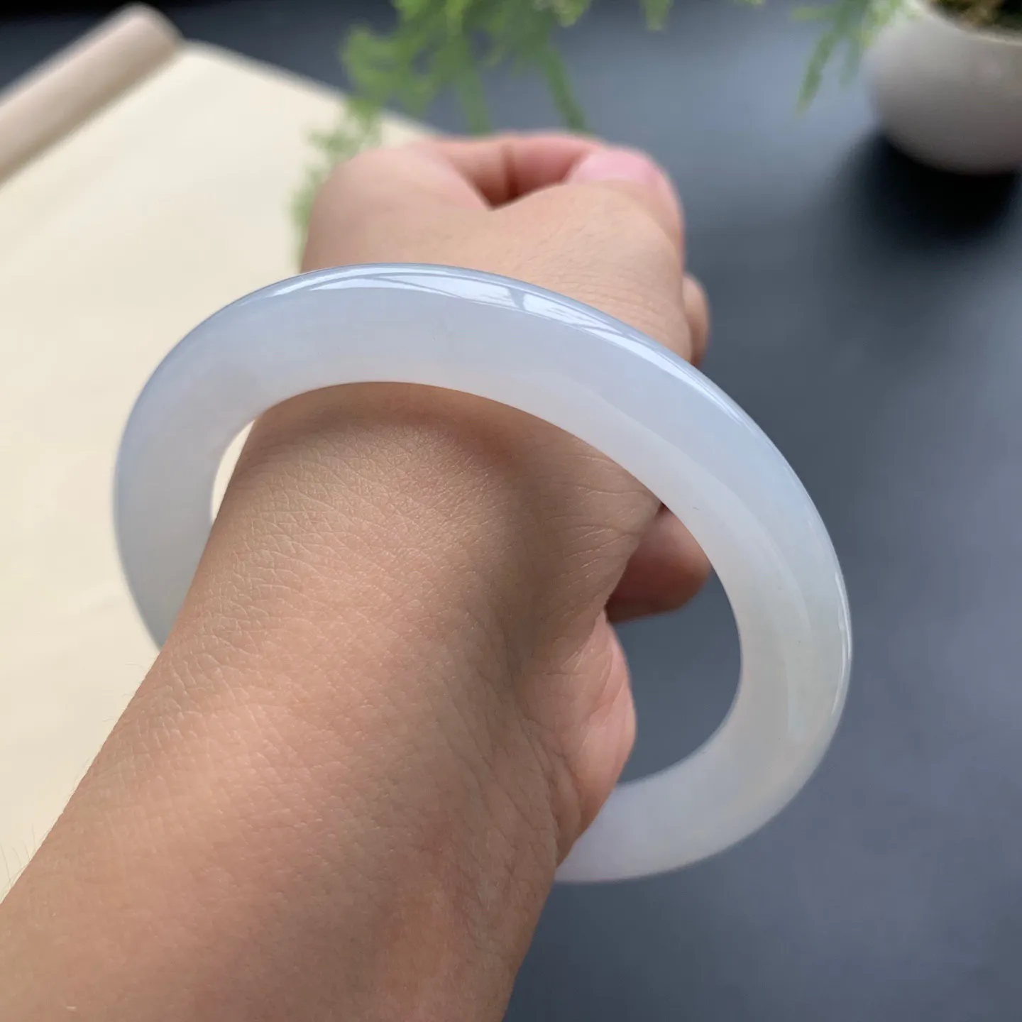 55.3圈口冰圆条手镯 尺寸：55.3-10-9.5，无纹裂，清爽干净，条形饱满