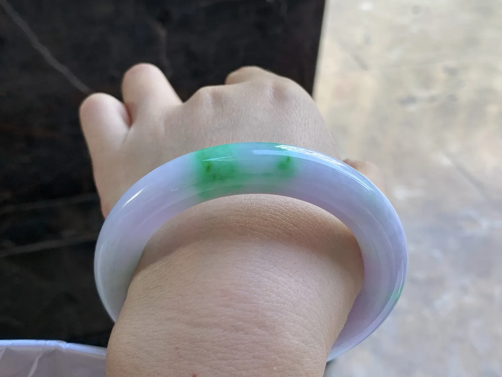 58-11.8

春带彩圆条手镯^_^鲜艳 玉质温润