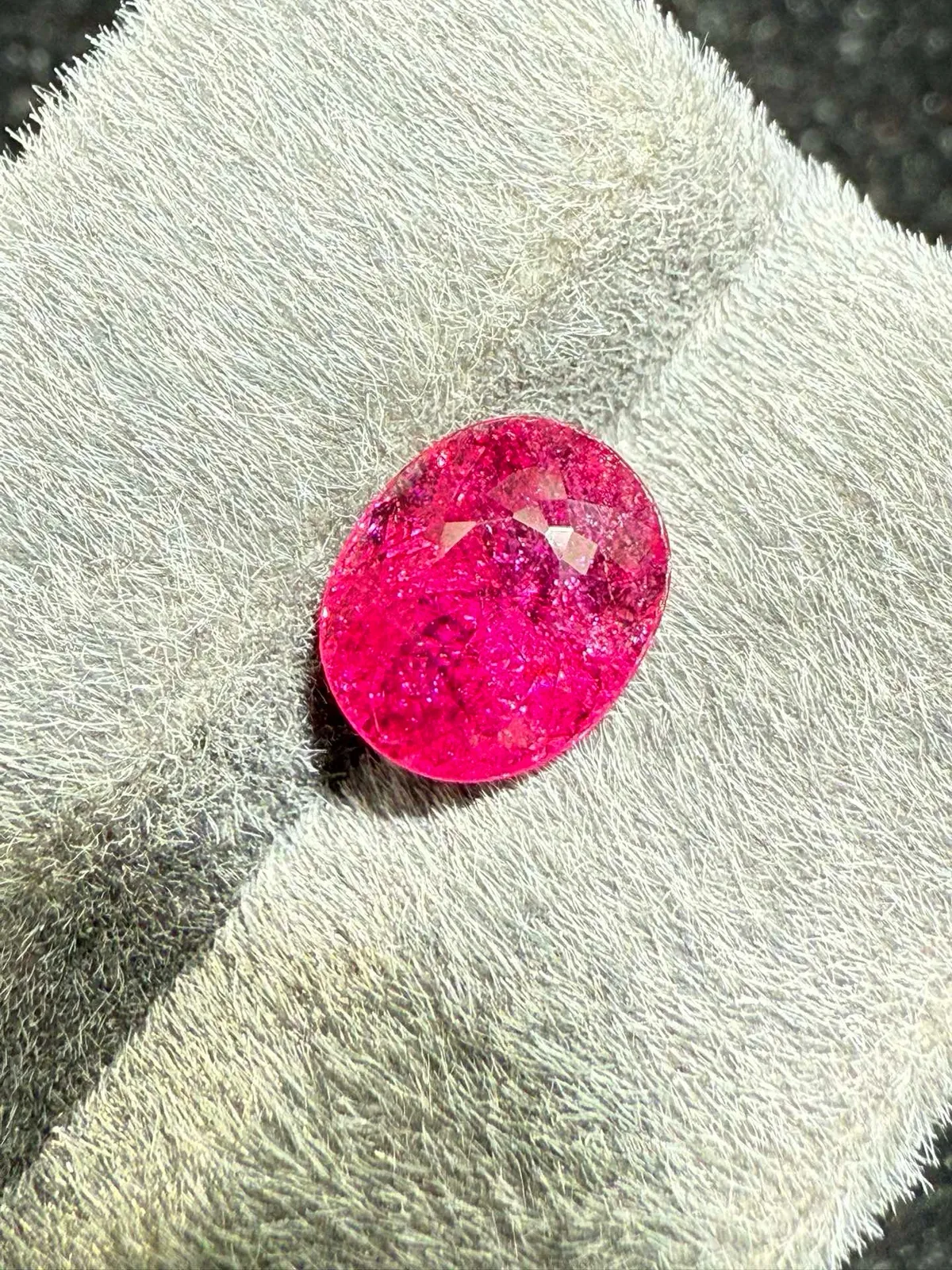 2.735ct天然卢比来碧玺裸石，尺寸9.2×7.6×6mm，颜色美艳，晶体微棉，火彩足