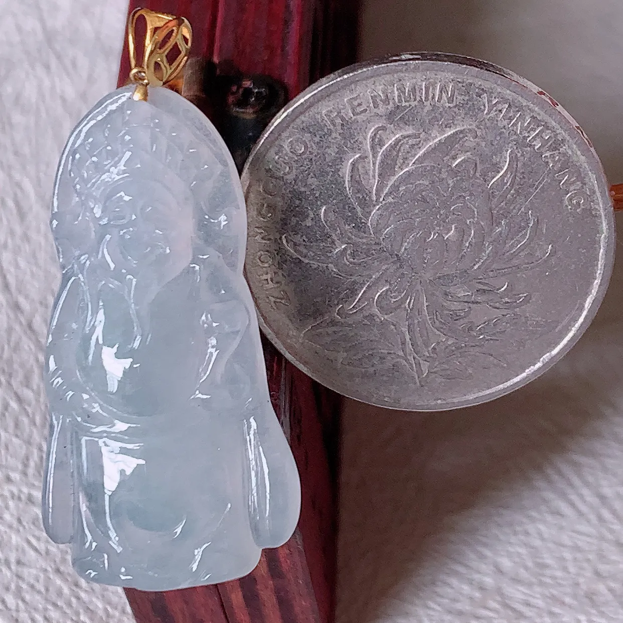 18k金镶嵌冰种翡翠财神爷吊坠，沁人心脾，精致典雅的设计，为佩戴者，增添色彩，送礼自留都是佳品选择！#1.26
