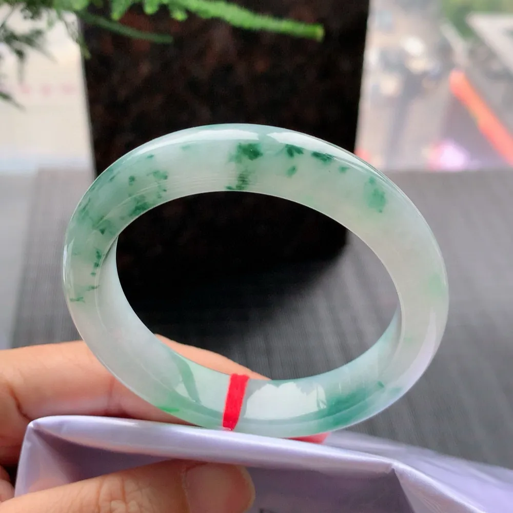 正圈高冰绿花 无瑕 尺寸:54.8/12.6/8.5花美 种水好