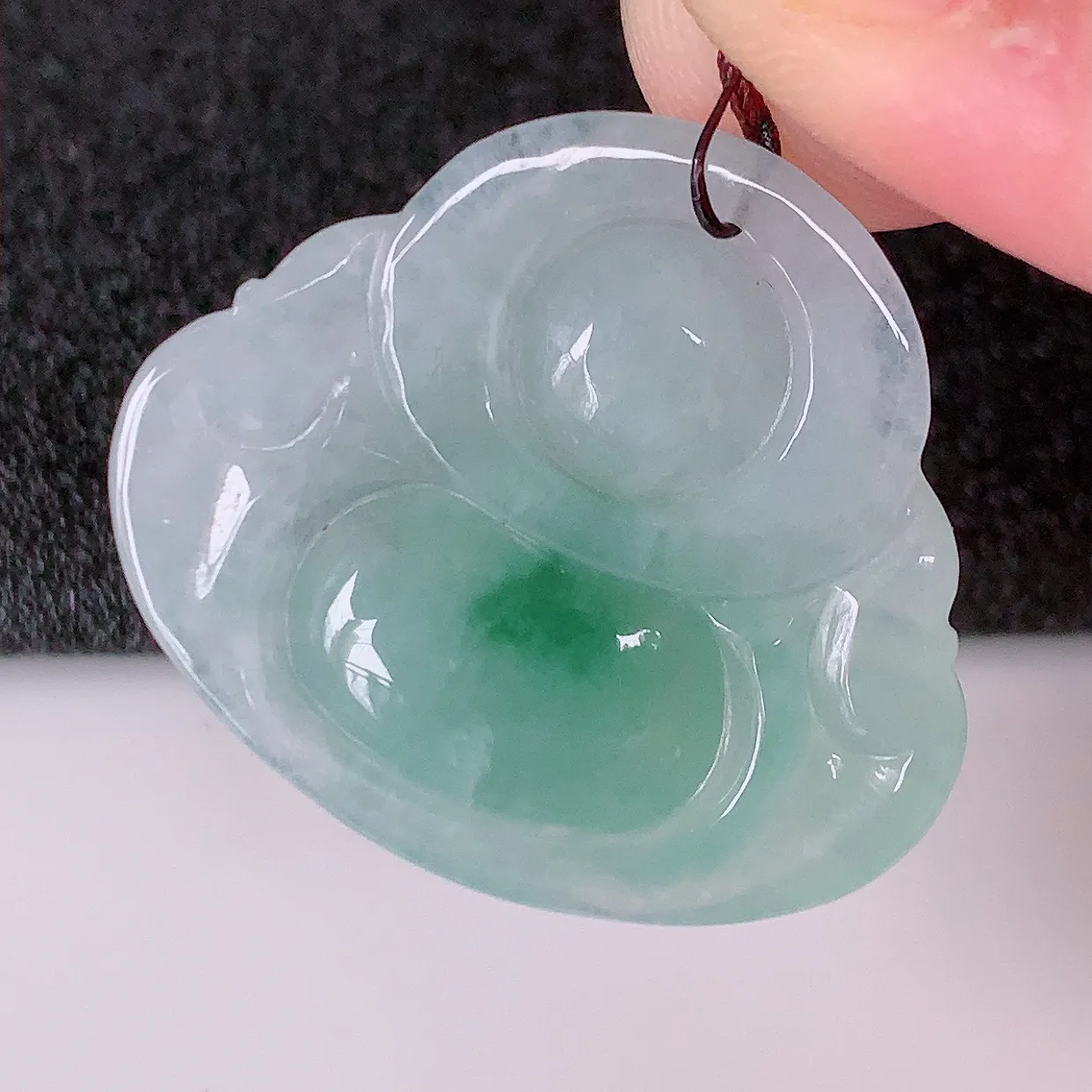 自然光实拍，冰飘花翡翠佛公吊坠，玉笑佛，饱满，开脸喜庆，配戴优雅迷人！#57.29