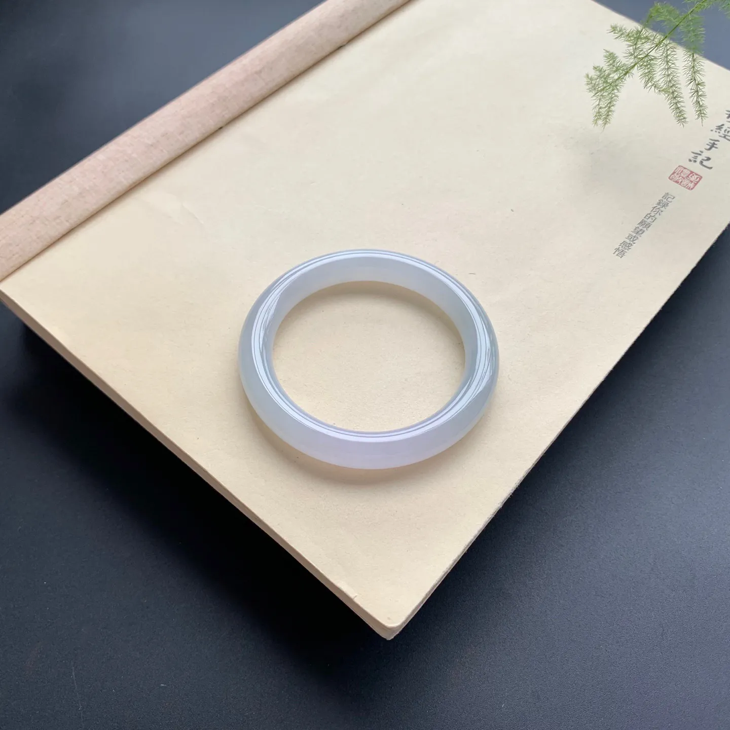 55.3圈口冰圆条手镯 尺寸：55.3-10-9.5，无纹裂，清爽干净，条形饱满