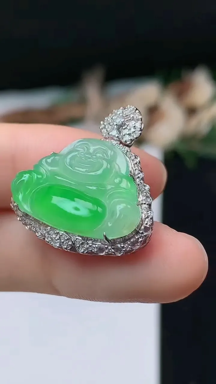 天然A货翡翠佛公吊坠，尺寸25.2-23.9-9.5，裸石14.6-21.2，重量:5.16g
11月1日