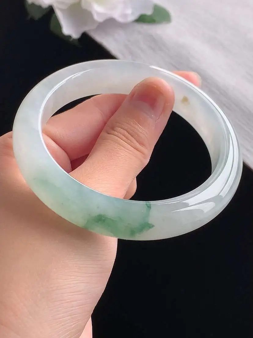a货翡翠老坑冰种飘花正装正圈手镯58-59圈口  尺寸58×12.3×8.6mm 重量63.15g 1031。