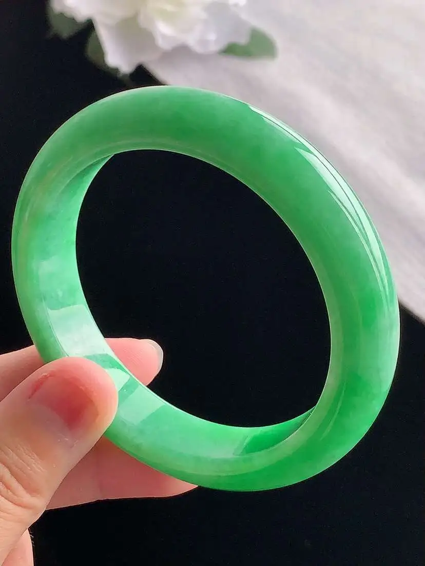 a货翡翠老坑冰种满绿正装正圈手镯56-57圈口  尺寸56.8×12.5×8.8mm 重量64.56g 1031