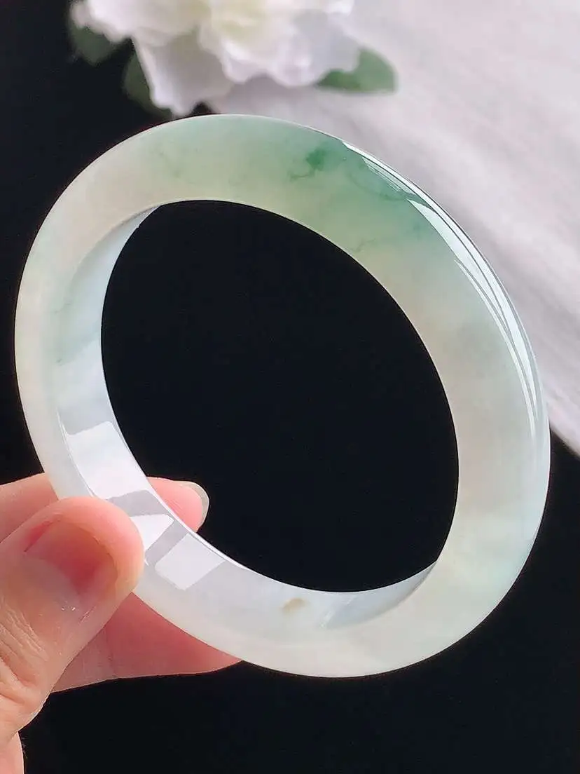 a货翡翠老坑冰种飘花正装正圈手镯58-59圈口  尺寸58×12.3×8.6mm 重量63.15g 1031。