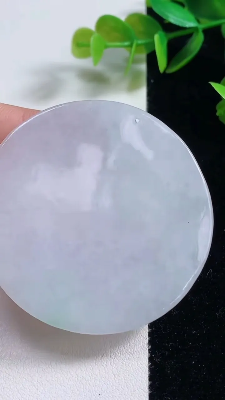 天然A货翡翠观音菩萨吊坠，尺寸55-5，重:30.13g
11月1日