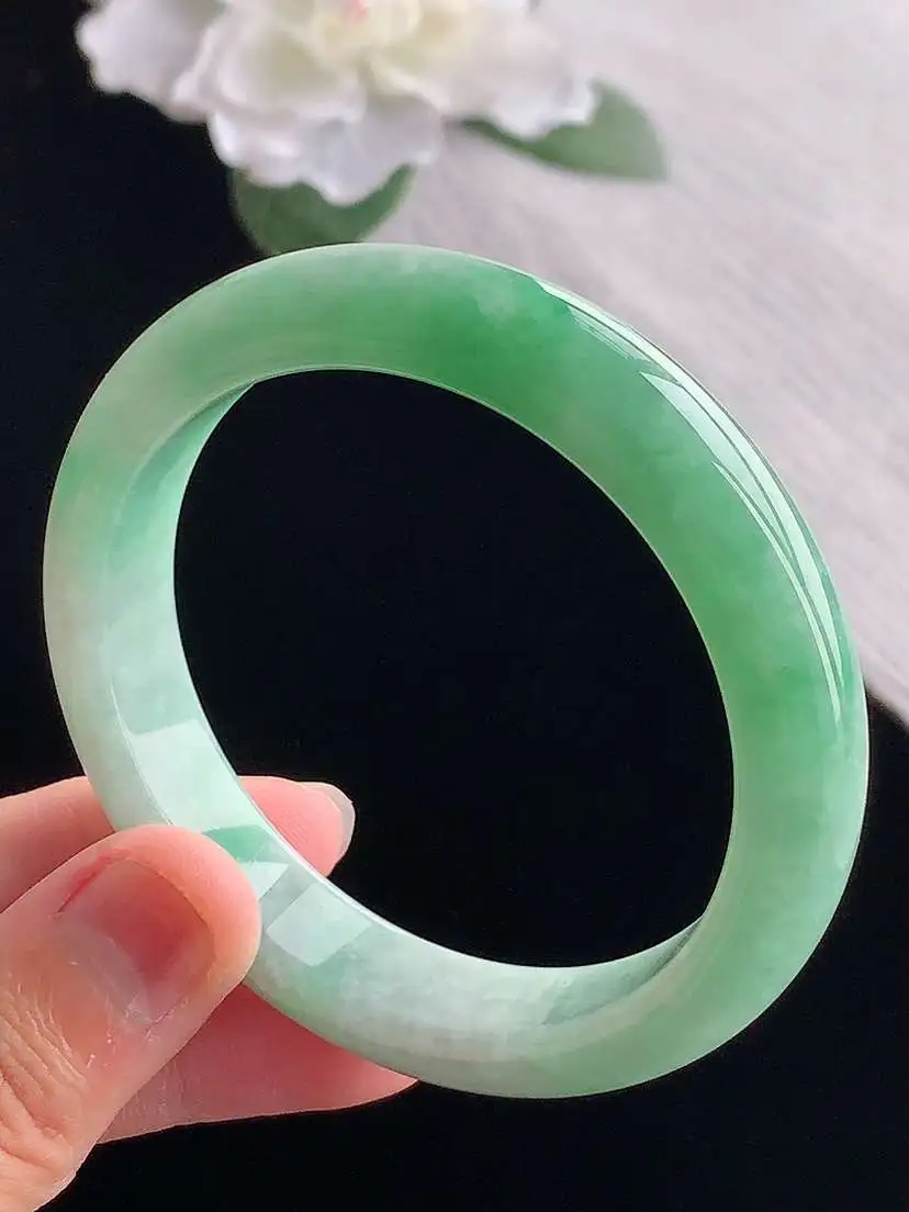 a货翡翠老坑冰种满绿正装正圈手镯53-54圈口   尺寸53.6×11.6×7.5mm 重量49.5