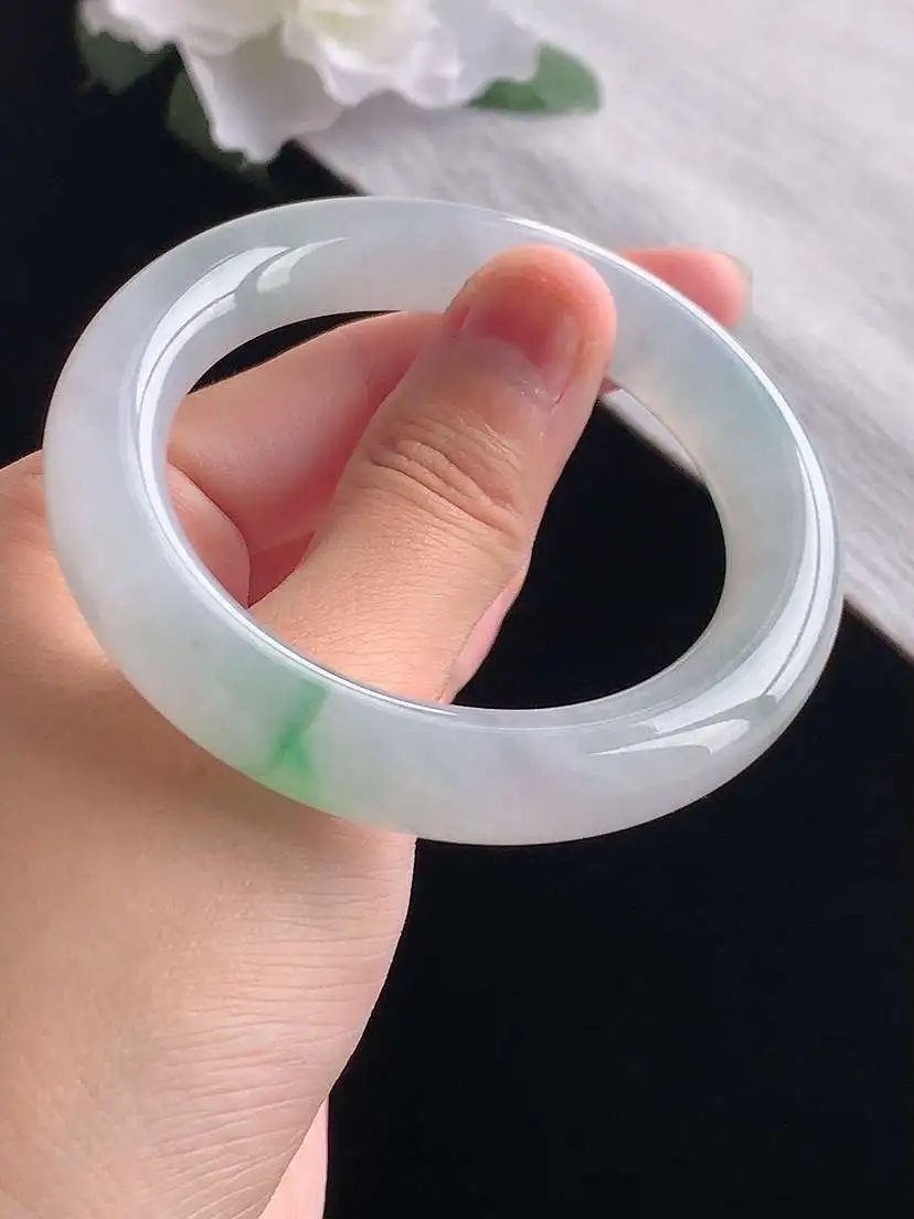 a货翡翠老坑冰种飘绿圆条手镯52-53小圈口 尺寸52×10.8mm 重量61.40g 1031