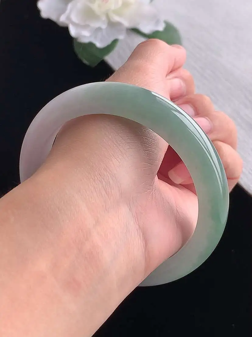 a货翡翠老坑冰种飘花正装正圈手镯61-62大圈口  尺寸61.5×13×8.6mm 重量74.43g 1101