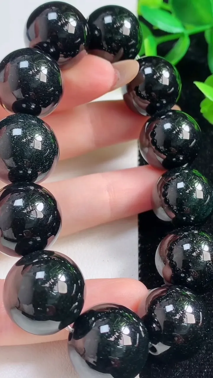 天然A货翡翠墨翠圆珠手串12颗，尺寸18，重:122.89g11月1日
工厂直销收藏佳品,种好水足，色泽均匀，有种有色，上手高大气！