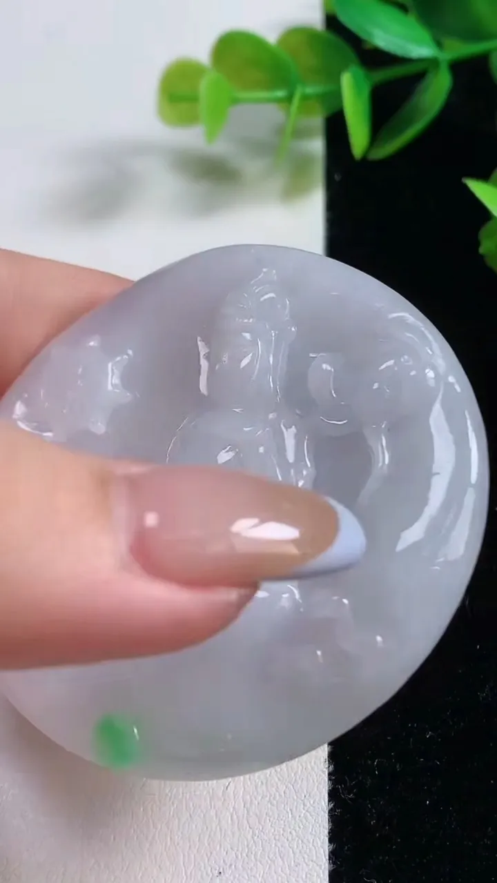 天然A货翡翠观音菩萨吊坠，尺寸55-5，重:30.13g
11月1日