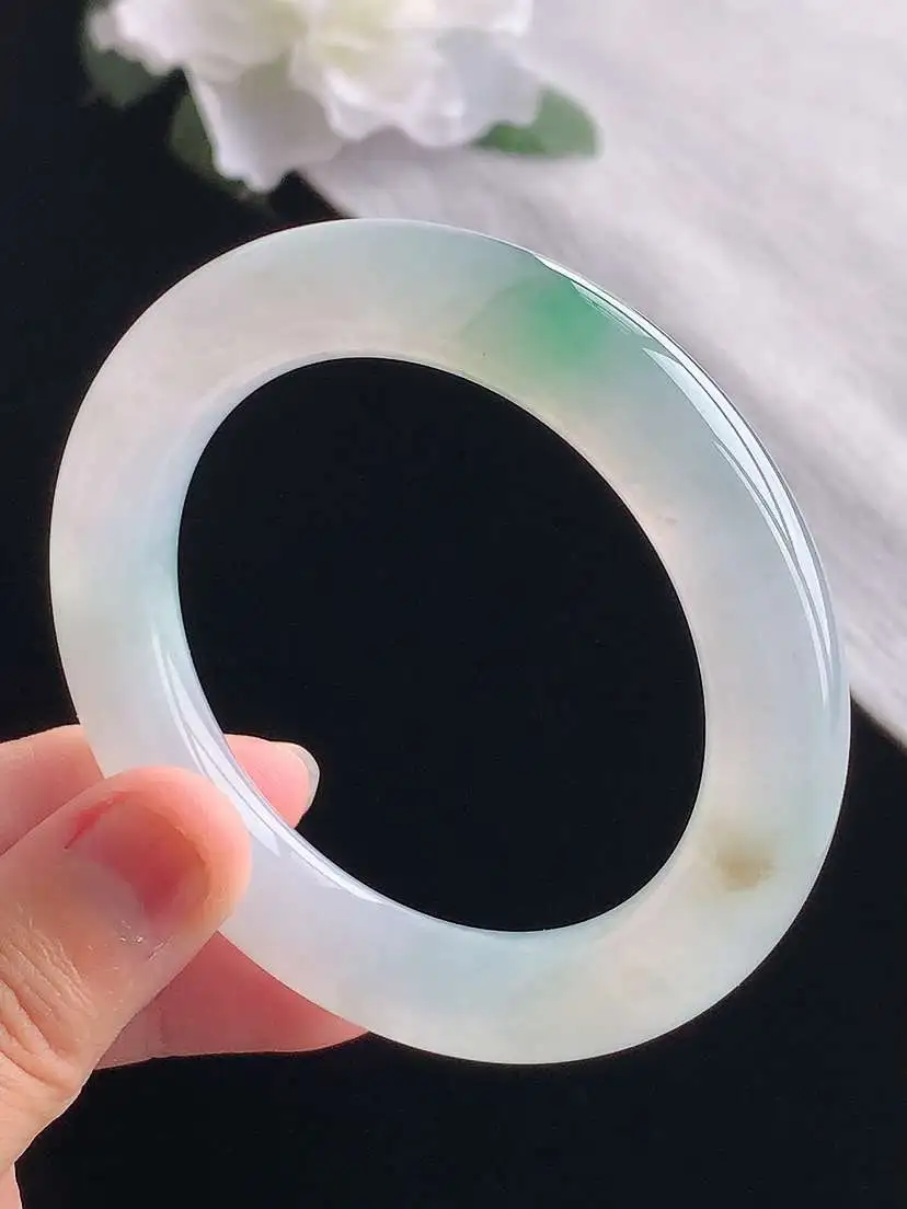 a货翡翠老坑冰种飘绿圆条手镯52-53小圈口 尺寸52×10.8mm 重量61.40g 1031