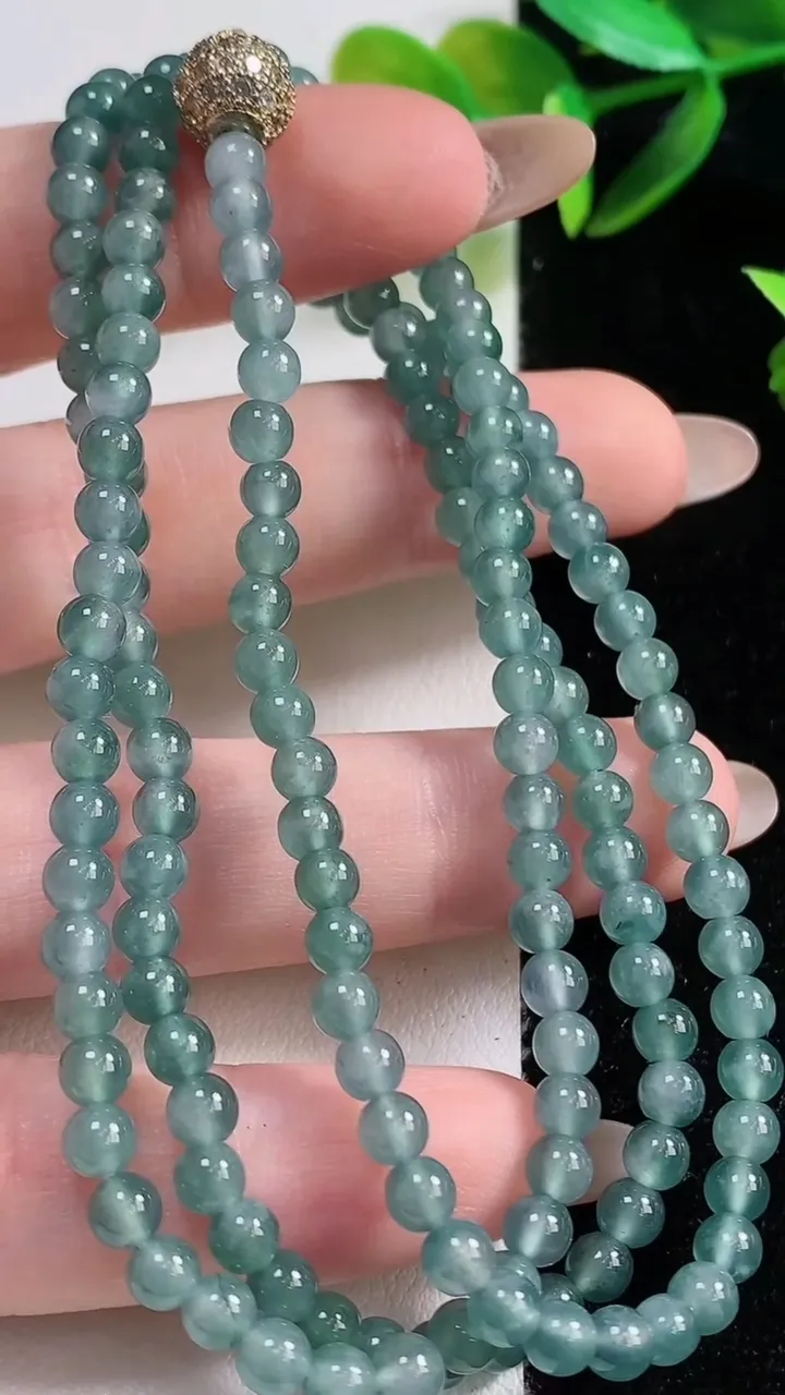 天然A货翡翠货蓝水圆珠项链160颗，尺寸4.1，重:20.35g11月1日
工厂直销收藏佳品,种好水足，色泽均匀，有种有色，上手高大气！
