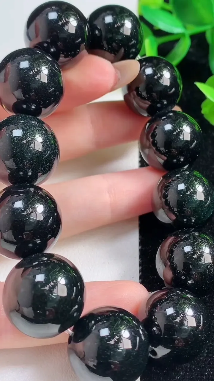 天然A货翡翠墨翠圆珠手串12颗，尺寸18，重:122.89g11月1日
工厂直销收藏佳品,种好水足，