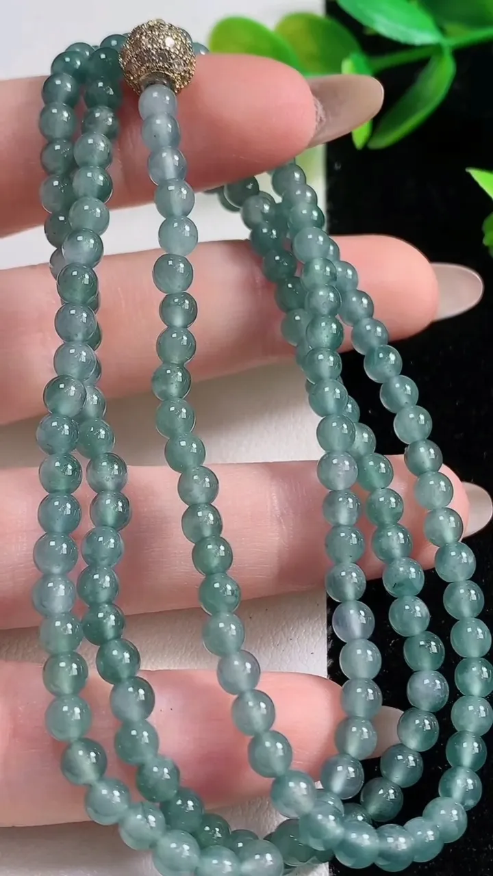 天然A货翡翠货蓝水圆珠项链160颗，尺寸4.1，重:20.35g11月1日
工厂直销收藏佳品,种好水足，色泽均匀，有种有色，上手高大气！