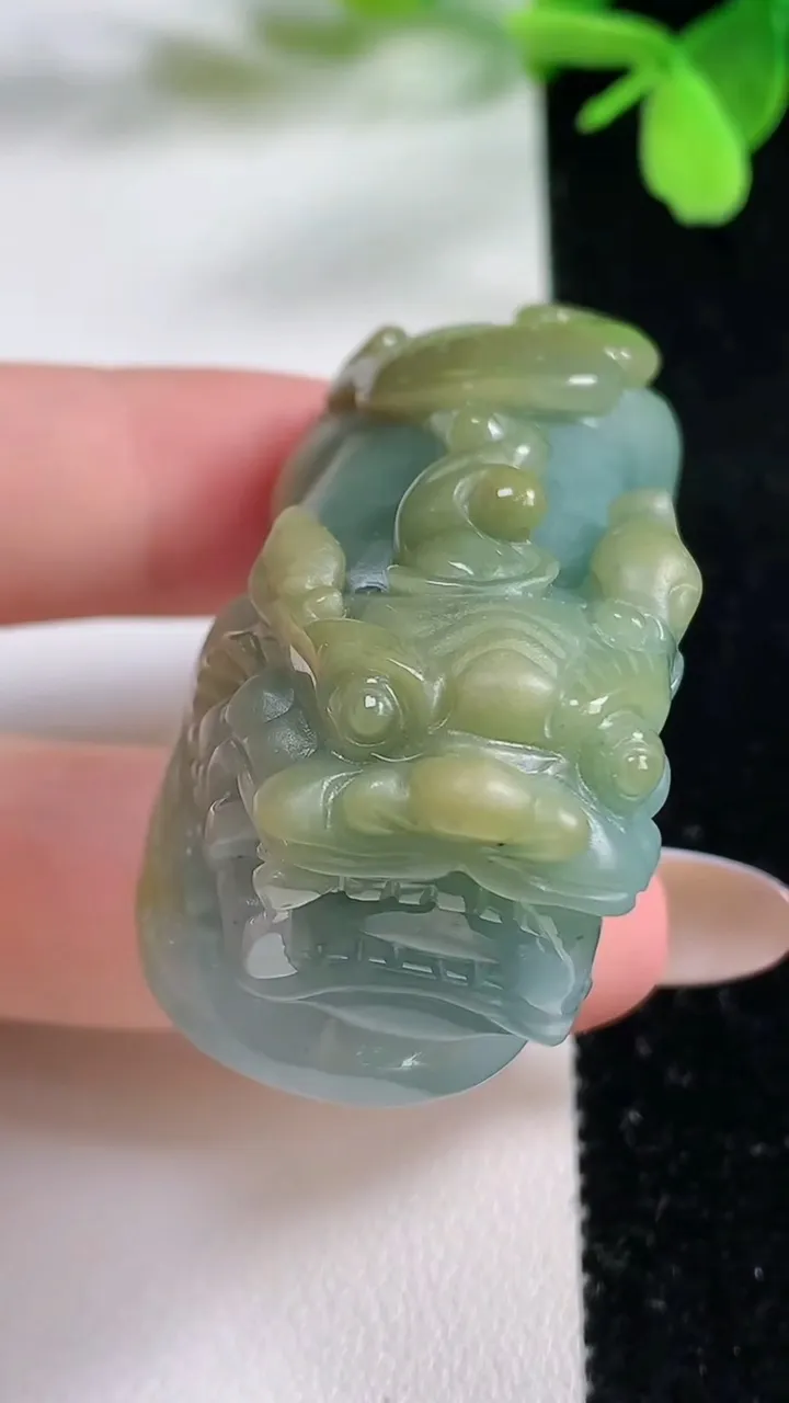 天然A货翡翠蓝水双彩貔貅吊坠，尺寸 55.7-23.7-27.5，重: 59.17g
11月1日