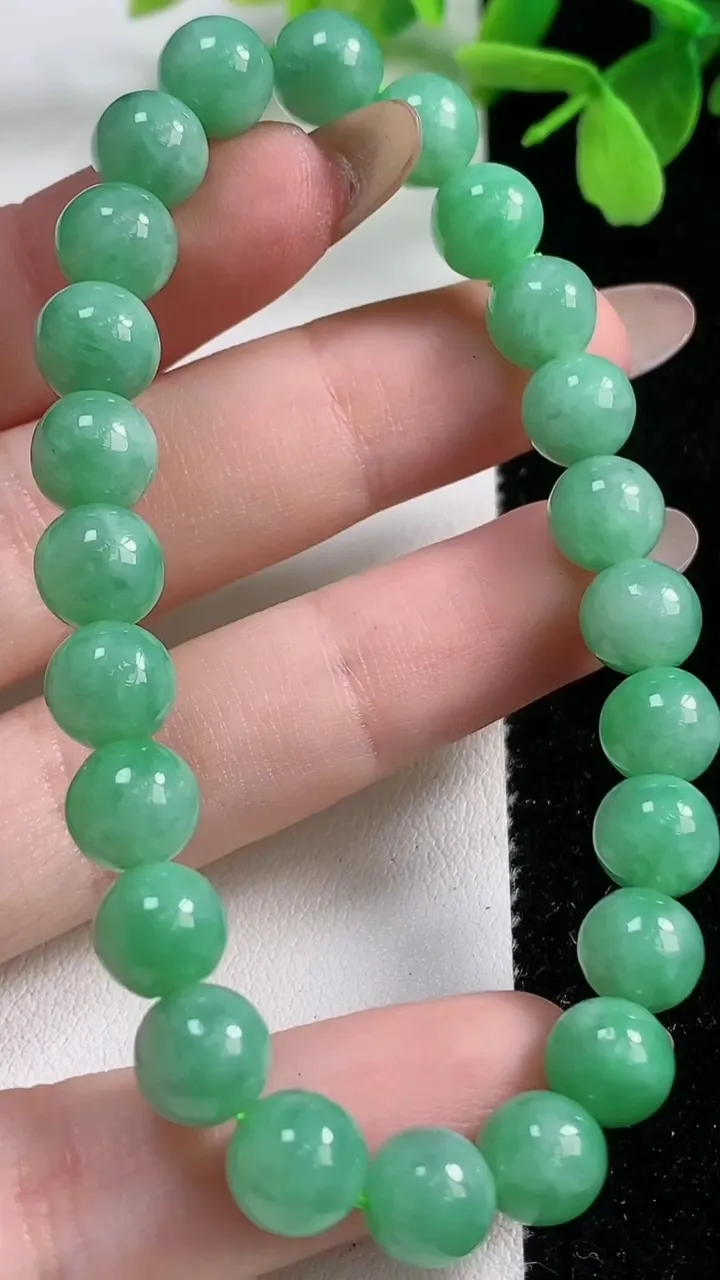 天然A货翡翠圆珠手串24颗，尺寸7.8，重:19.51g11月1日
工厂直销收藏佳品,种好水足，色泽