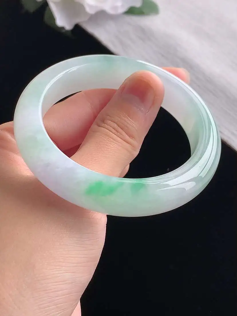 a货翡翠老坑冰种飘绿正装正圈手镯52-53小圈口  尺寸52.5×12.6×8.6mm 重量59.44g 1031
