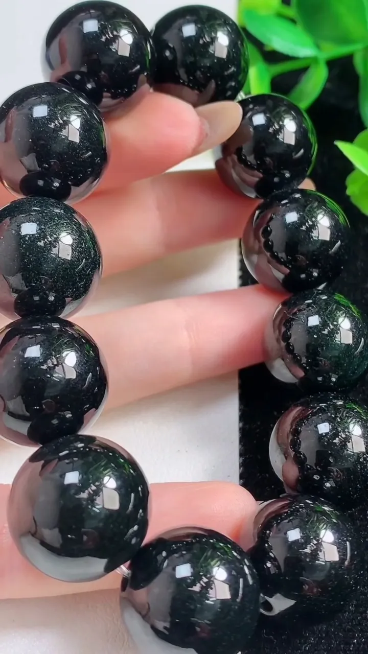 天然A货翡翠墨翠圆珠手串12颗，尺寸18，重:122.89g11月1日
工厂直销收藏佳品,种好水足，色泽均匀，有种有色，上手高大气！
