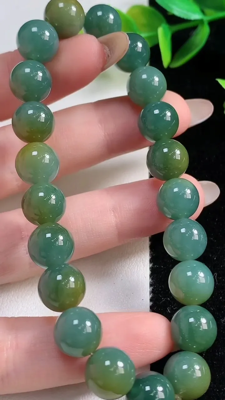 天然A货翡翠货蓝水双彩圆珠手串21颗，尺寸9.8，重:33.99g11月1日
工厂直销收藏佳品,种好水足，色泽均匀，有种有色，上手高大气！
